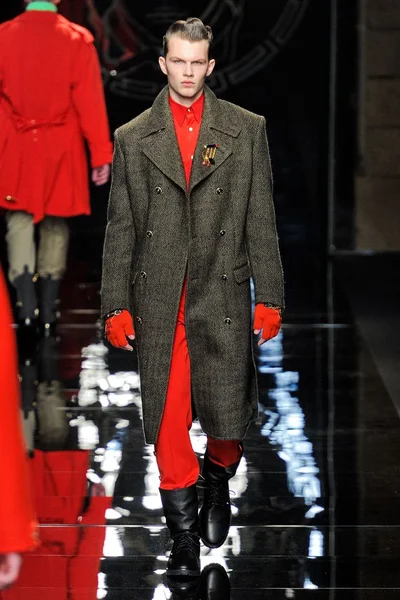 Look 17